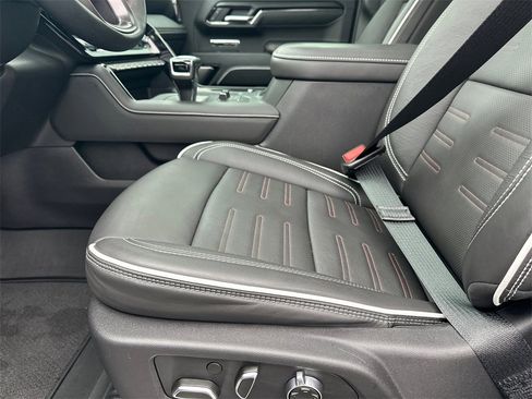 Used 2025 GMC Sierra 1500 AT4X image 10