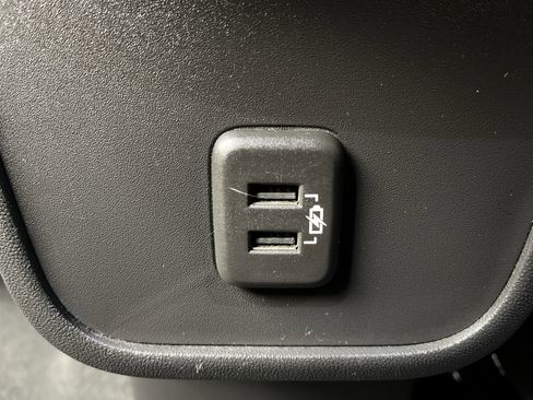 Used 2023 Chevrolet Equinox LT w/ Driver Convenience Package image 11