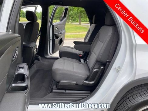 Used 2023 Chevrolet Traverse LT FWD image 35
