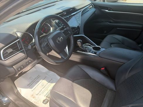 Used 2018 Toyota Camry XSE FWD image 11