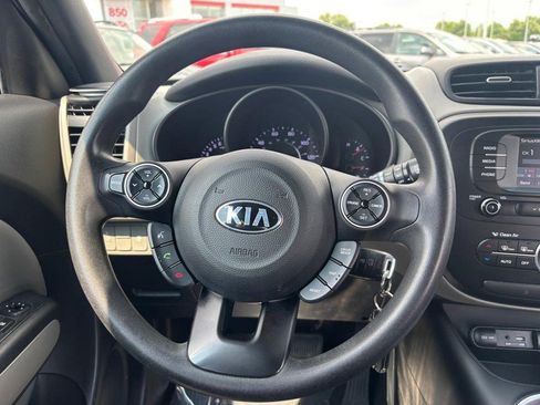 Used 2017 Kia Soul + FWD image 12
