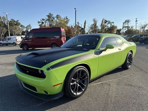 Used 2023 Dodge Challenger R/T w/ T/A Package image 6