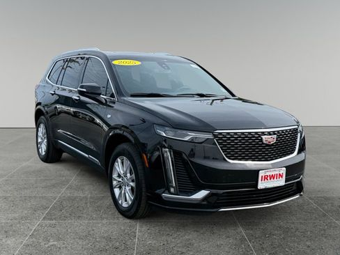 Used 2025 Cadillac XT6 Luxury FWD image 8