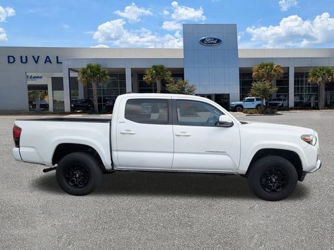 Used 2022 Toyota Tacoma SR5 w/ Technology Package image 3