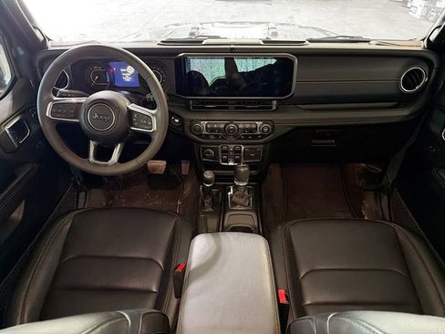 Used 2024 Jeep Wrangler Sahara w/ Technology Group AWD/4WD image 9