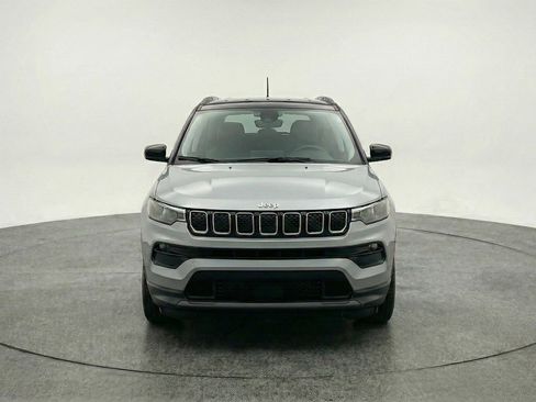 Used 2025 Jeep Compass Limited AWD/4WD image 2