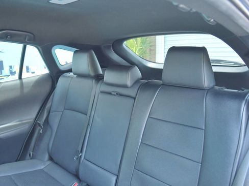 Used 2021 Toyota Venza XLE image 12