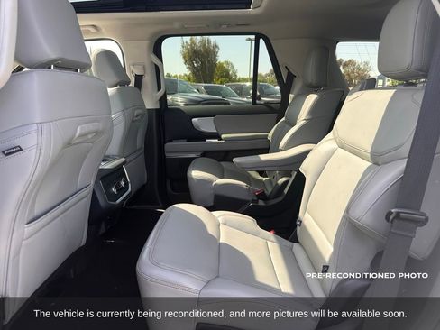 Used 2025 Ford Expedition Active image 12