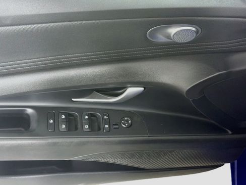 Used 2025 Hyundai Elantra SEL FWD image 15