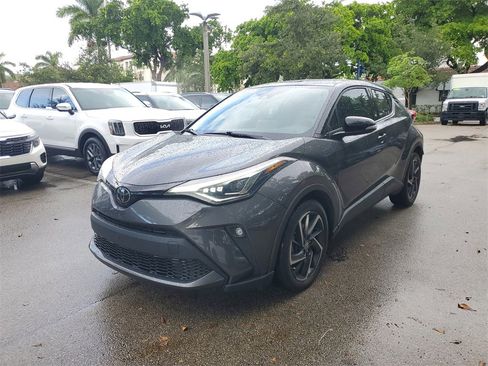 Used 2022 Toyota C-HR Limited image 3