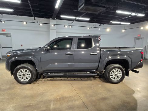 Used 2024 Toyota Tacoma SR image 4