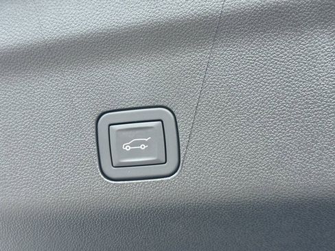 New 2025 Chevrolet Suburban Premier image 26