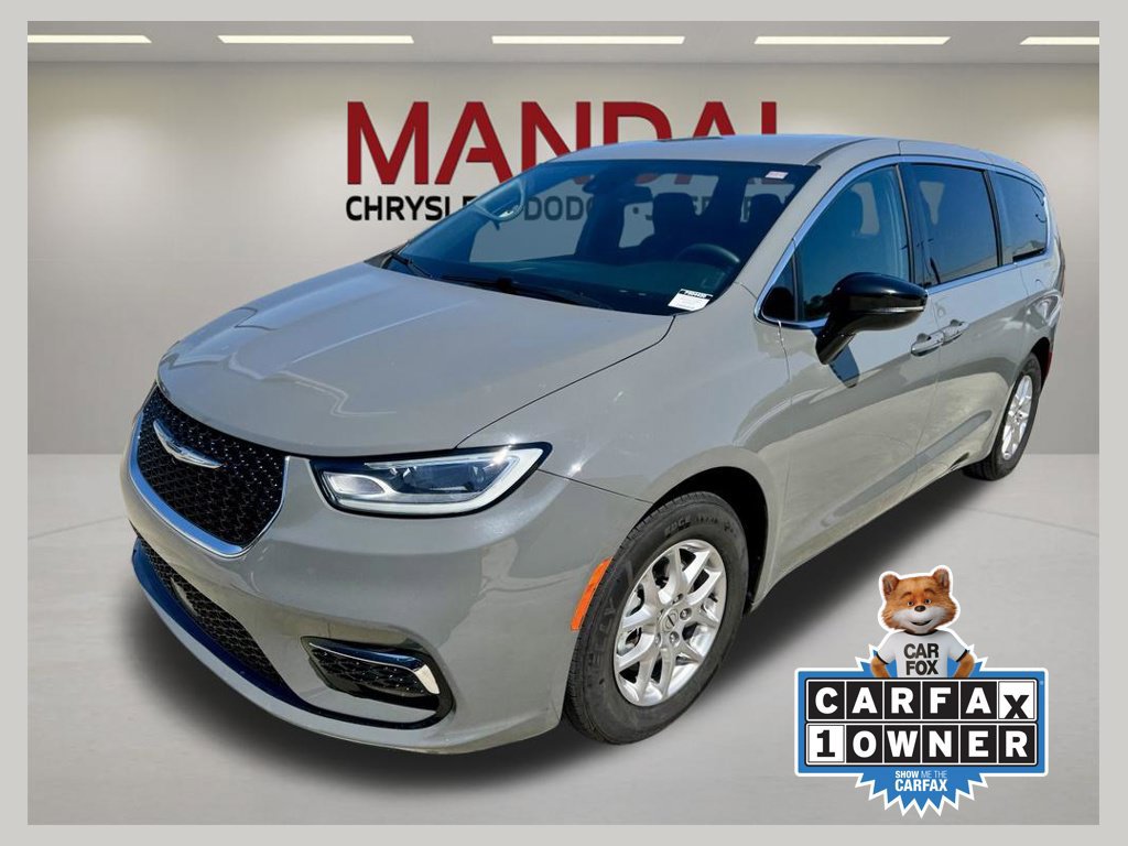 Used 2025 Chrysler Pacifica Select FWD image 1