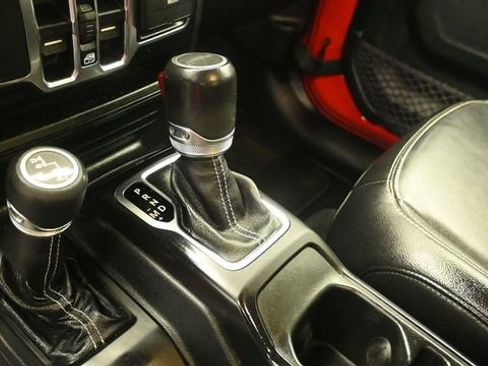 Used 2020 Jeep Gladiator Overland AWD/4WD image 19
