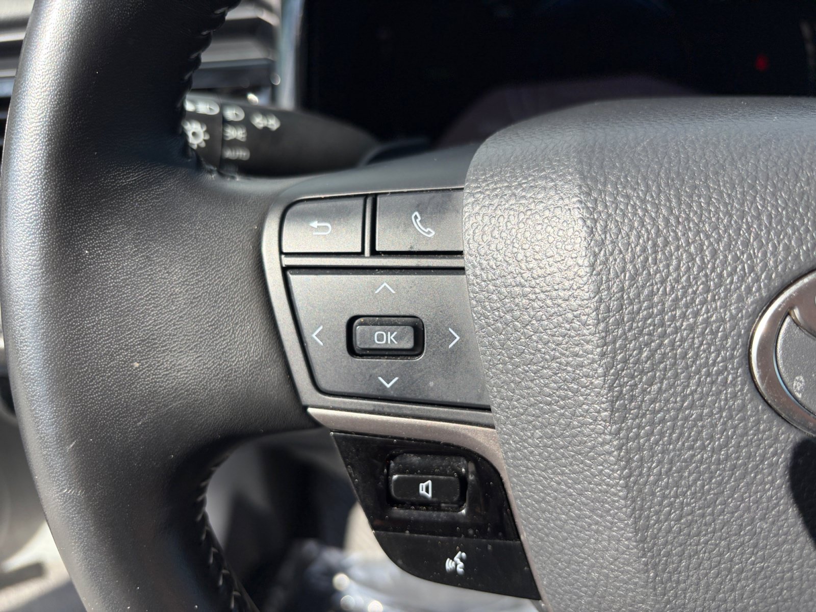 Certified 2025 Toyota Camry SE FWD image 14