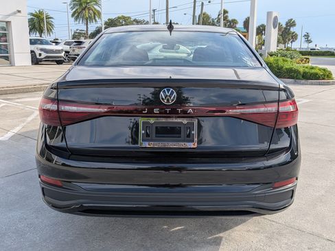 Certified 2025 Volkswagen Jetta S FWD image 4
