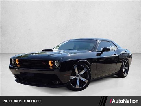 Used 2018 Dodge Challenger R/T RWD image 1