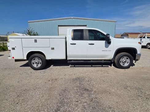 Used 2022 Chevrolet Silverado 2500 W/T w/ WT Convenience Package AWD/4WD image 2