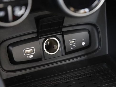 Certified 2026 Hyundai Venue SEL FWD image 25