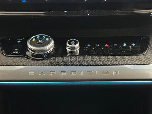 New 2025 Ford Expedition Platinum w/ Stealth Appearance Package image 25