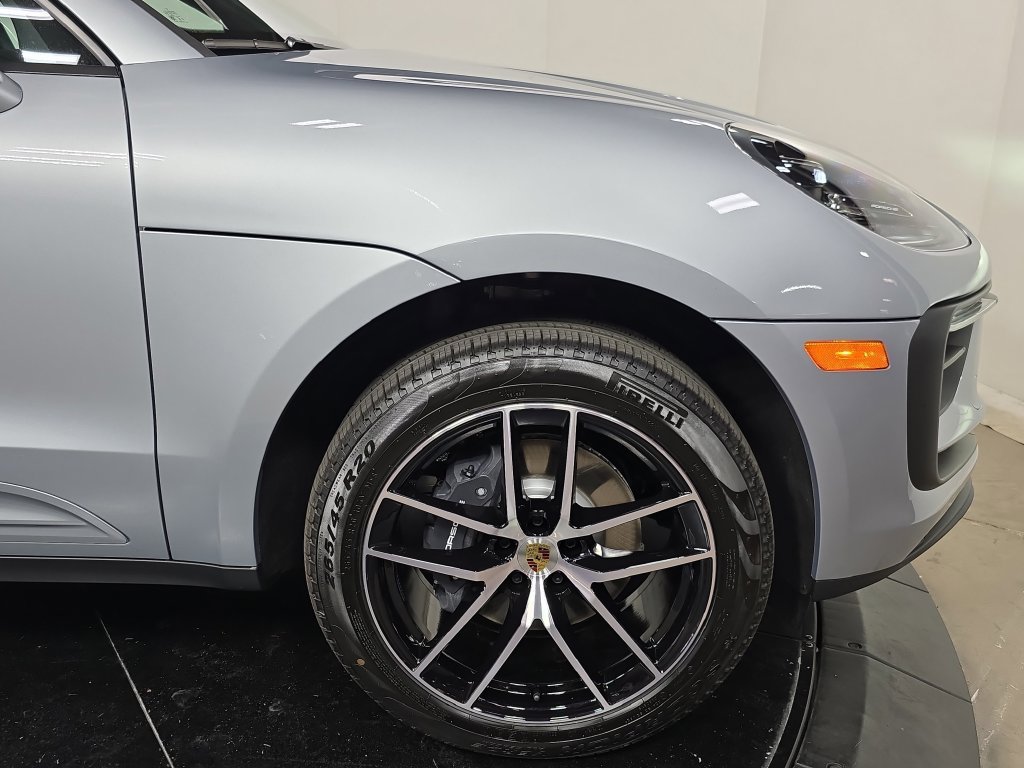 Certified 2026 Porsche Macan AWD/4WD image 11