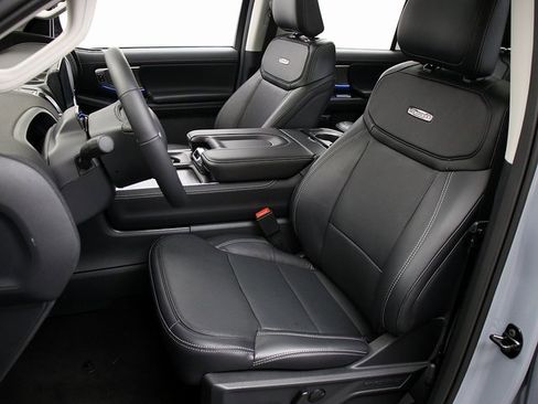 New 2025 Ford Expedition Max Platinum w/ Driver's Package image 9