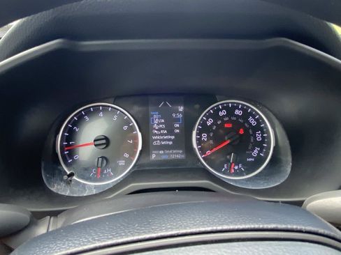 Used 2021 Toyota RAV4 LE FWD image 32