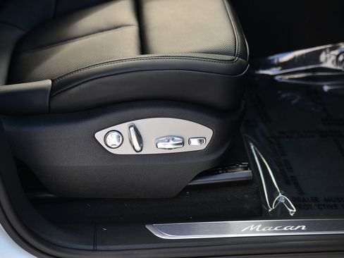 Certified 2026 Porsche Macan AWD/4WD image 23