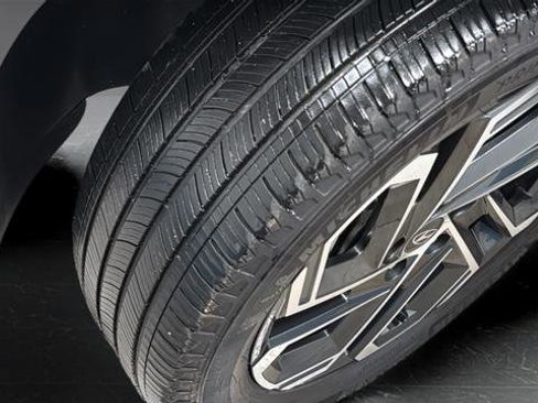 Used 2025 Hyundai Tucson Limited AWD/4WD image 41
