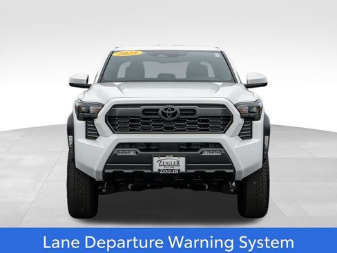 Used 2025 Toyota Tacoma TRD Off-Road AWD/4WD image 2