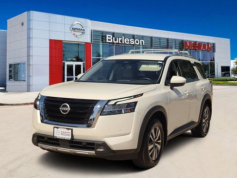Certified 2023 Nissan Pathfinder SL FWD image 1