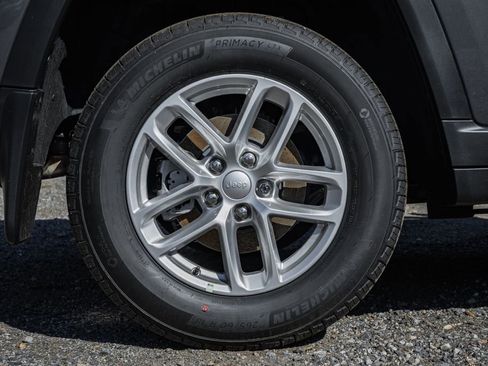 New 2025 Jeep Grand Cherokee Laredo X w/ Luxury Tech Group I image 17