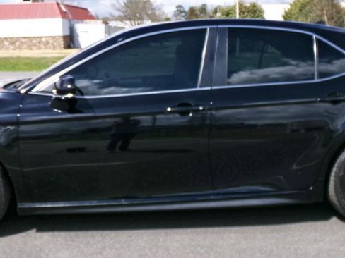 Used 2023 Toyota Camry SE image 4