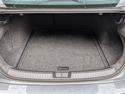 Used 2025 Volkswagen Jetta SE w/ Sunroof Package FWD image 19