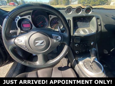 Used 2018 Nissan 370Z w/ Sport Package image 10