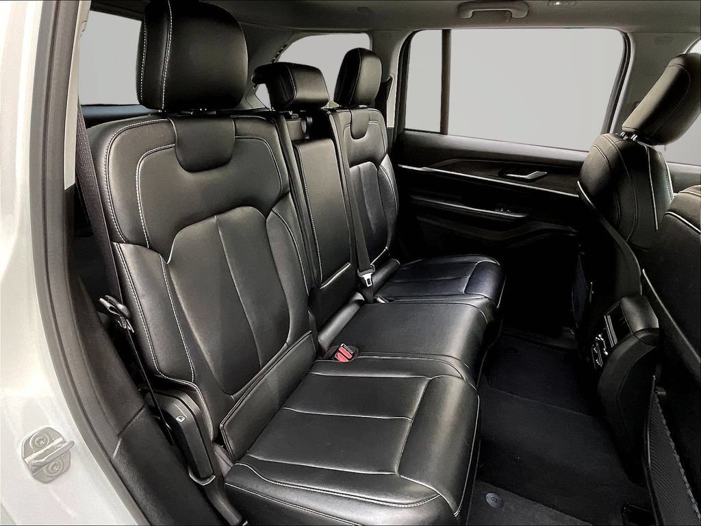 Used 2023 Jeep Grand Cherokee Limited AWD/4WD image 26