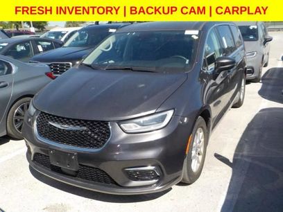 Used 2023 Chrysler Pacifica Touring-L