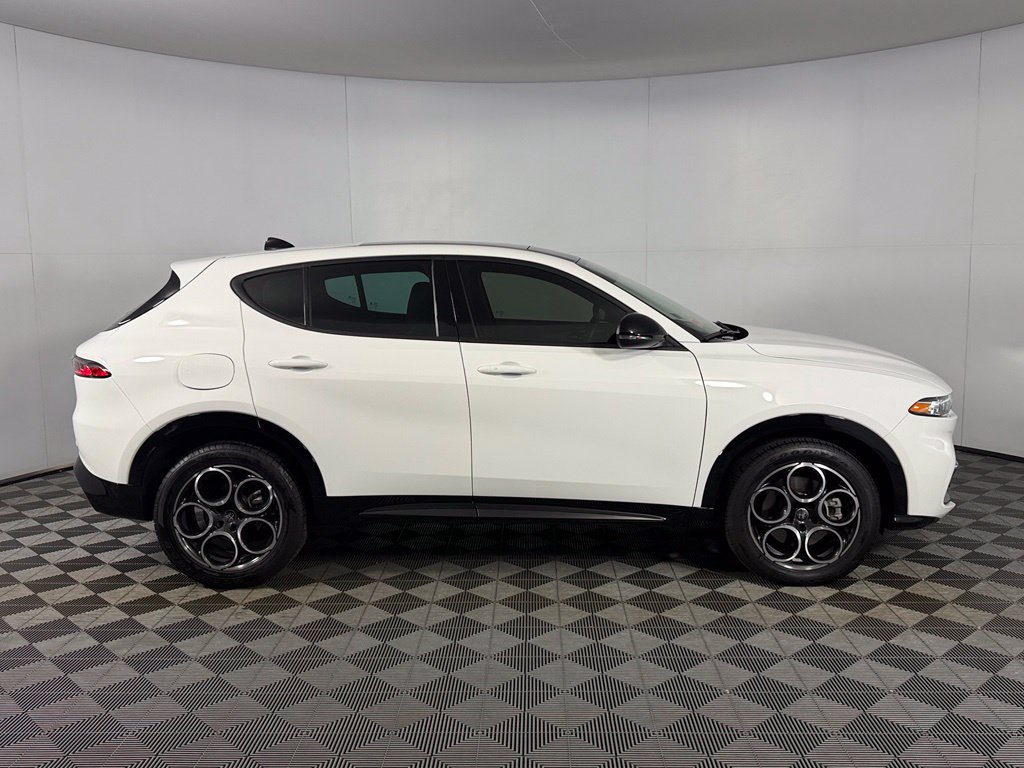 Used 2025 Alfa Romeo Tonale AWD/4WD image 5