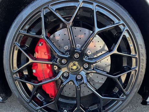 Used 2020 Lamborghini Huracan EVO image 14