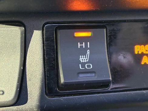 Used 2019 Toyota RAV4 Limited image 13