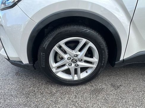 Used 2021 Toyota C-HR LE image 9