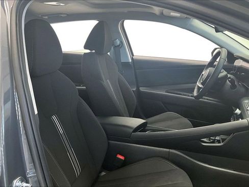 Certified 2025 Hyundai Elantra SEL image 7