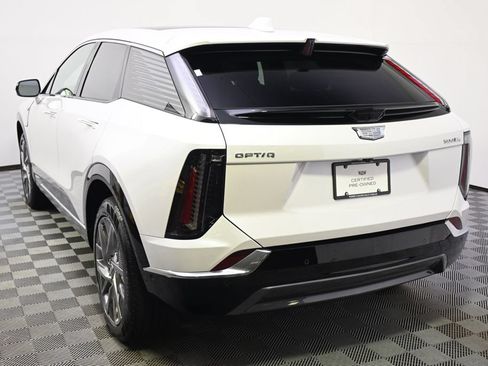 Certified 2025 Cadillac Optiq Luxury 2 w/ LPO, Floor Liner Package AWD/4WD image 4