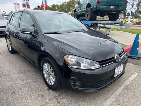 Used 2017 Volkswagen Golf S FWD image 2