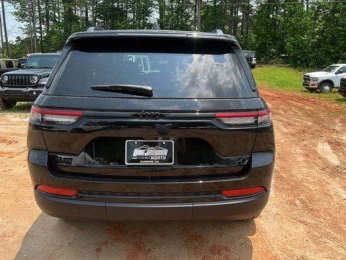 New 2025 Jeep Grand Cherokee 4WD image 9