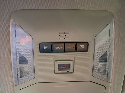 Used 2021 Toyota RAV4 LE FWD image 29
