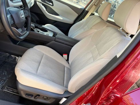 Used 2025 Nissan Rogue SV image 32