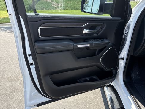 Used 2025 RAM 1500 Laramie w/ Sport Appearance Package AWD/4WD image 14