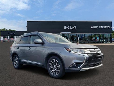 Used 2018 Mitsubishi Outlander AWD image 1