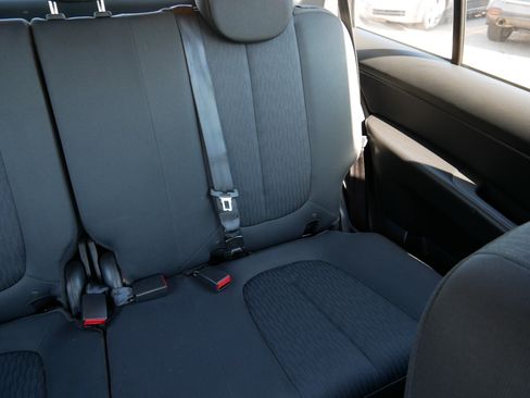 Used 2008 Kia Rondo LX w/ Convenience Pkg FWD image 15